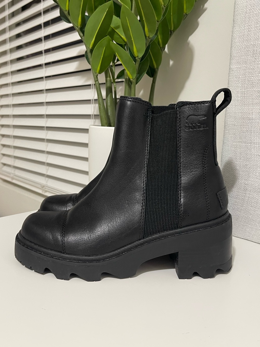 SOREL Joan now black Chelsea leather heeled boots winter fall 8.5 waterproof